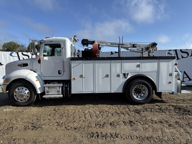 2017-peterbilt-337-image-2