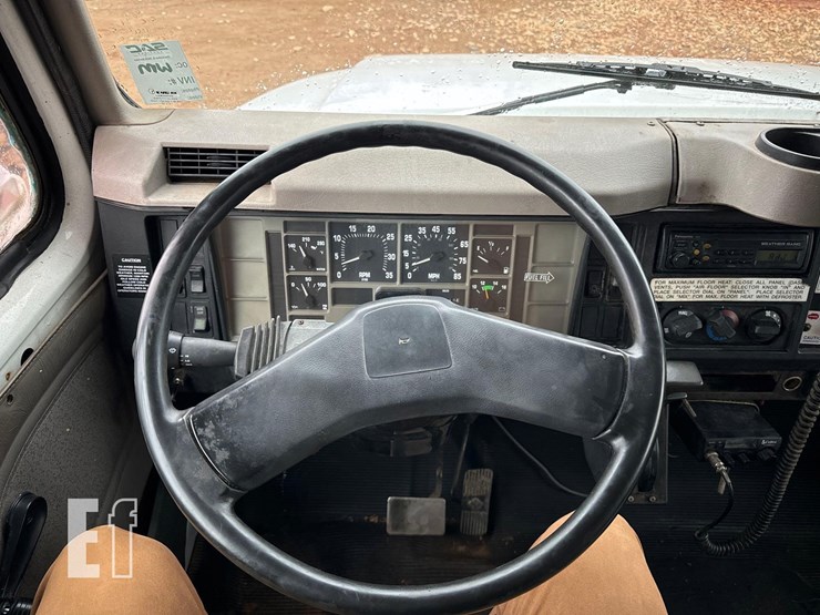 international-4700-image-16