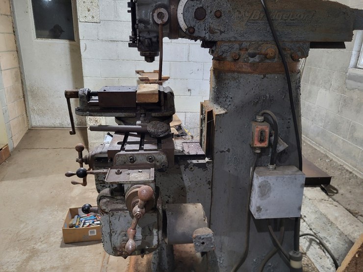 bridgeport-mill-w/phase-convertor-and-tools-image-11