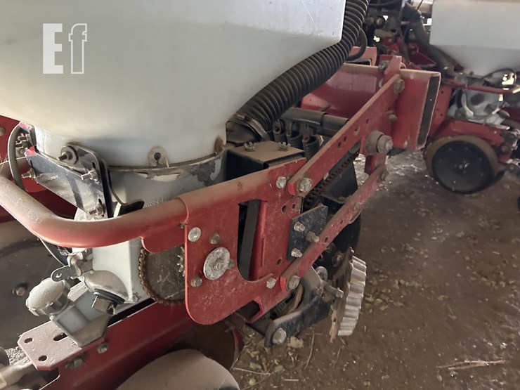 2004-white-8516-image-16