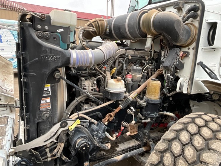 2015-peterbilt-365-image-25