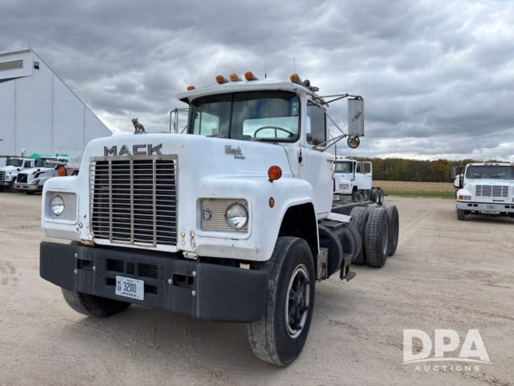 1985-mack-r686st-image-19