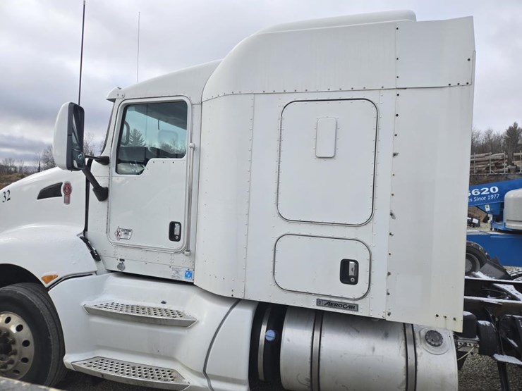 2013-kenworth-t660-image-12