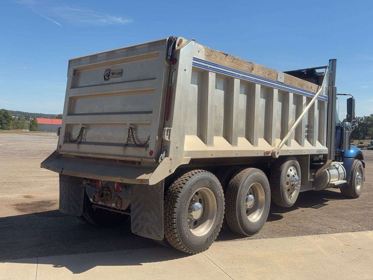 2010-international-lf517-lone-star-dump-truck-image-3