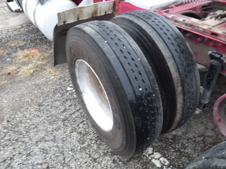 peterbilt-386-image-17