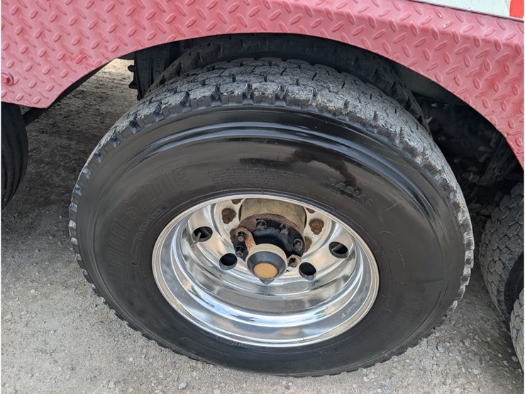 peterbilt-365-image-19