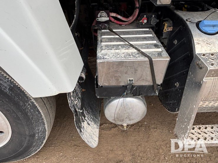 2017-mack-pinnacle-chu613-image-23