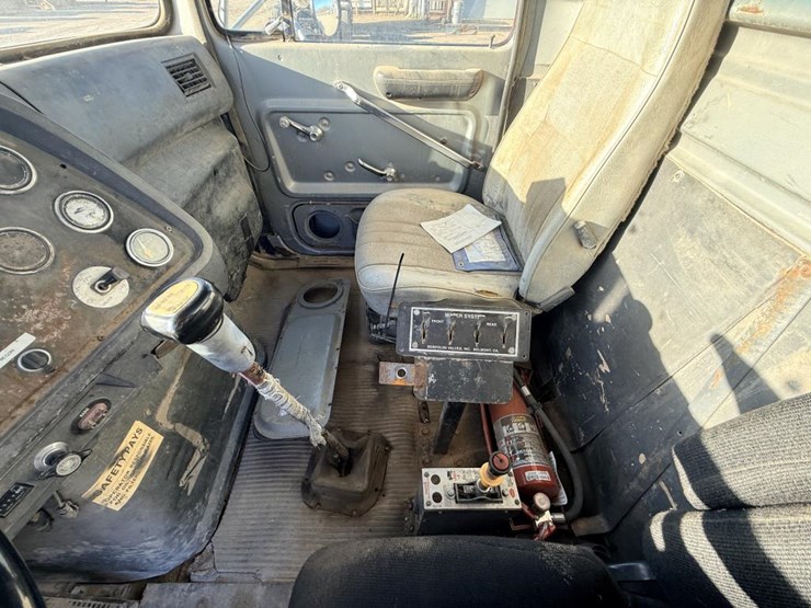 ford-ltl9000-image-35