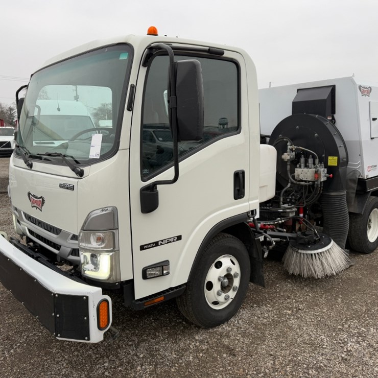 2023 ISUZU NPR