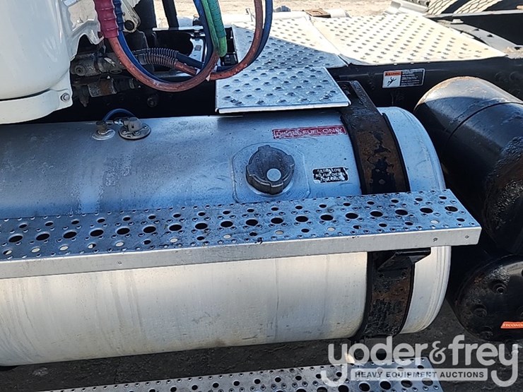 2018-freightliner-cascadia-125-image-23