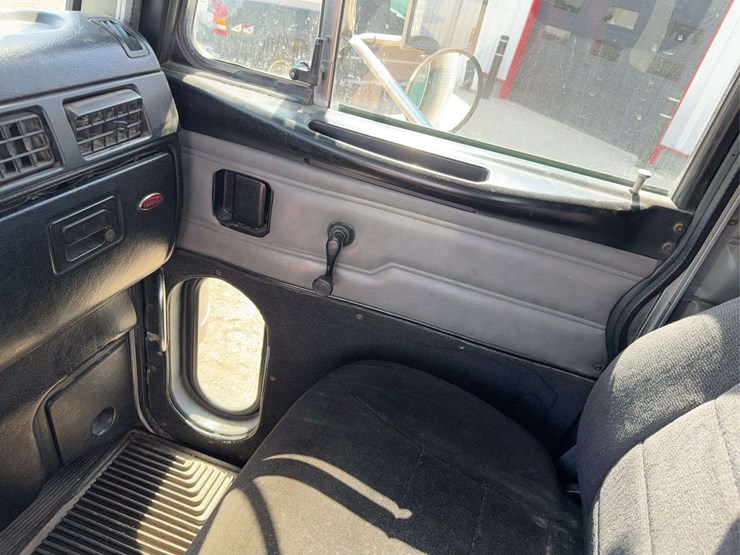 2003-peterbilt-379-image-40