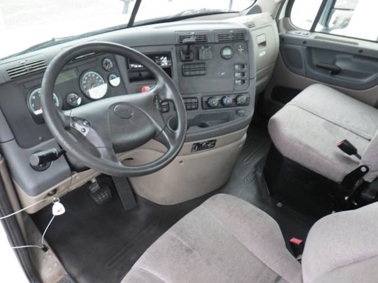 freightliner-cascadia-125-image-14