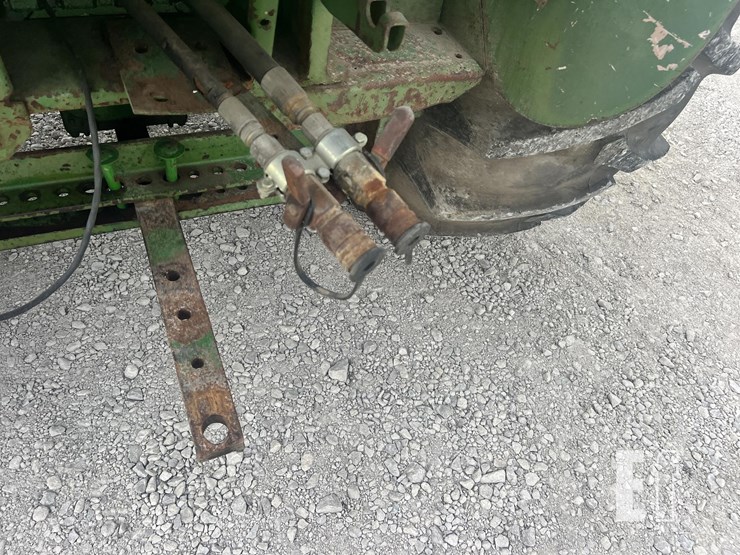john-deere-830-image-35