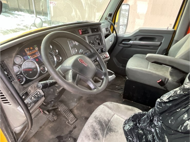2019-kenworth-t880-image-21
