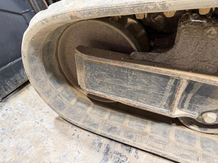 2022-bobcat-t740-image-13