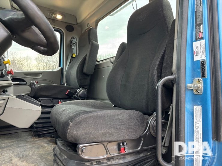 peterbilt-579-image-68