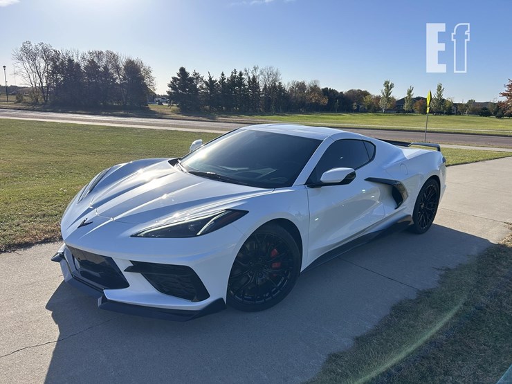 2021-chevrolet-corvette-image-2