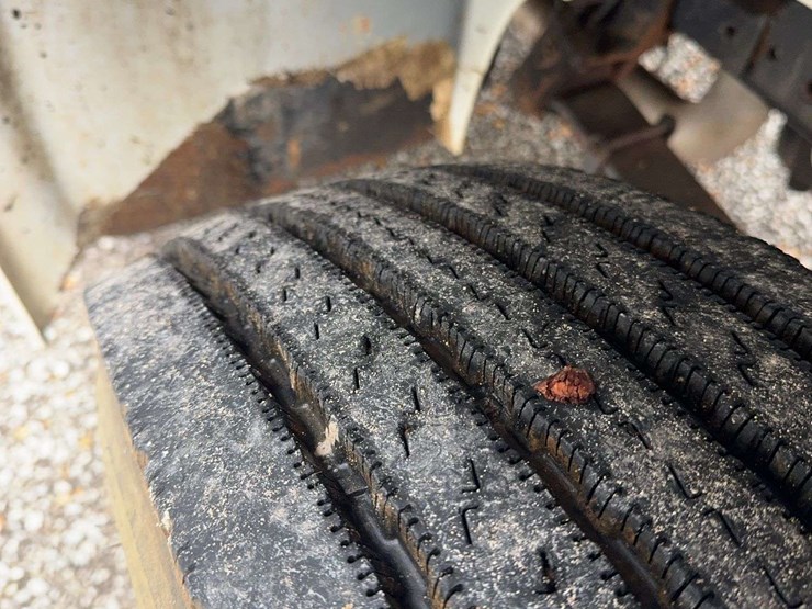 2001-international-4700-image-15