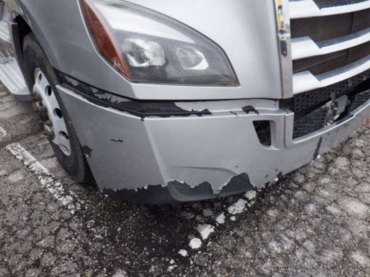 freightliner-cascadia-126-image-7