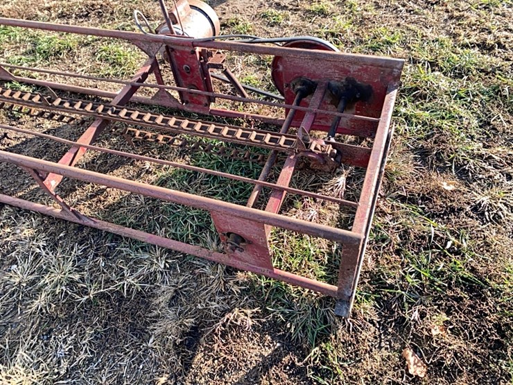 ih-15-bale-elevator-with-motor---16’-image-11