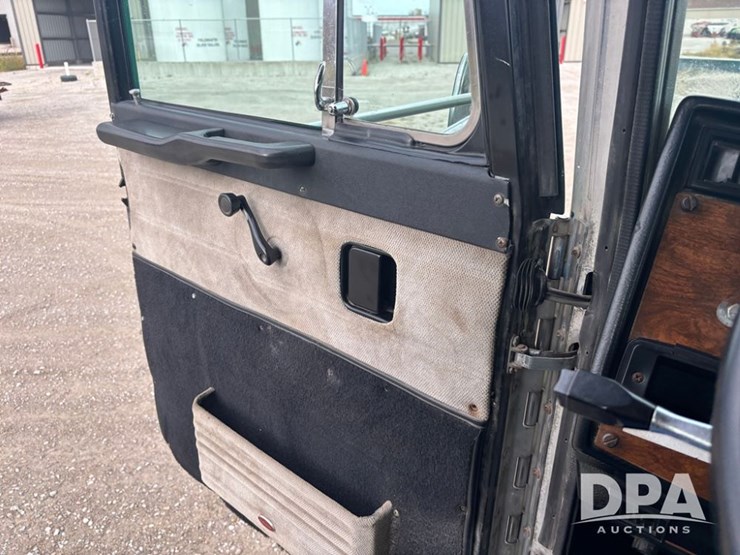 peterbilt-385-image-79