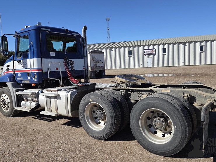 2013-mack-cxu613-t/a-truck-tractor-image-7