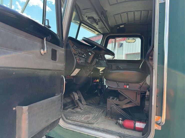 2003-peterbilt-379-image-37