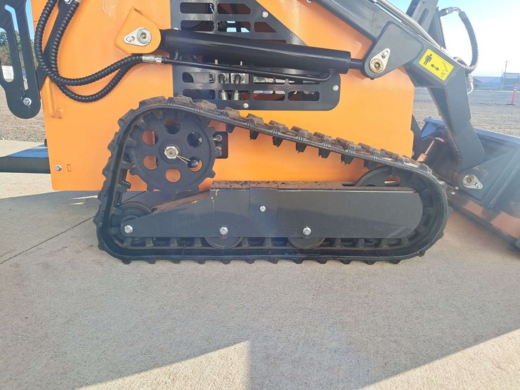 2025-landhero-mini-stand-on-skid-loader-image-6