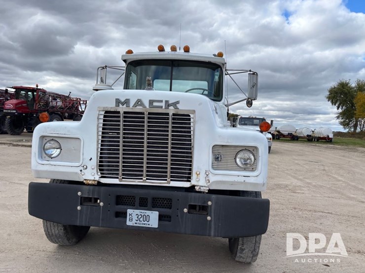 1985-mack-r686st-image-20