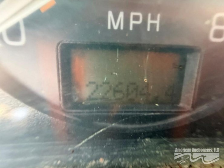 2000-volvo-wg-roll-off-truck-image-9