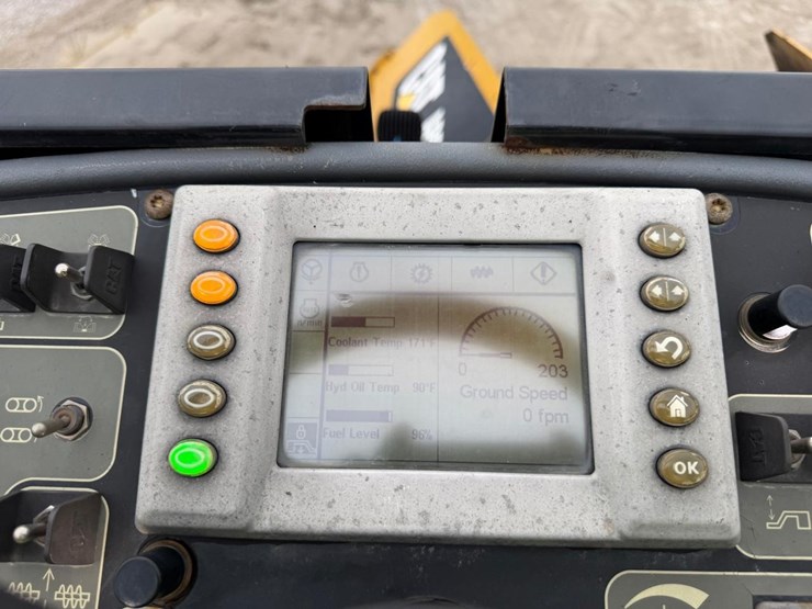 2015-caterpillar-ap-555e-image-21