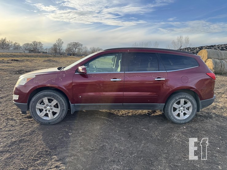 2010-chevrolet-traverse-image-2