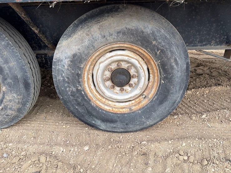 gooseneck-flatbed-trailer-image-20