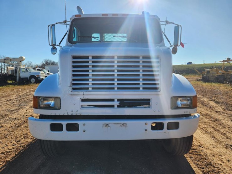 international-8100-image-8