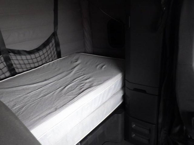 freightliner-cascadia-126-image-5