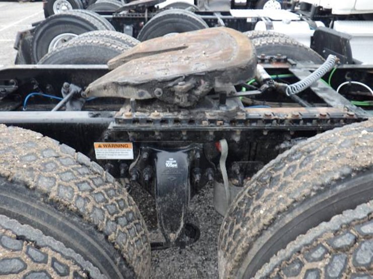 2018-freightliner-cascadia-126-image-7