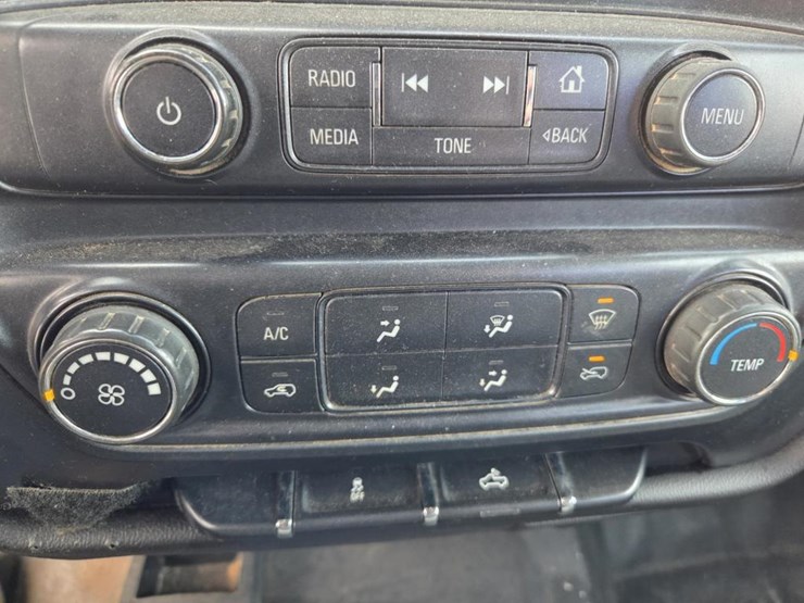 2015-chevrolet-silverado-2500hd-image-48