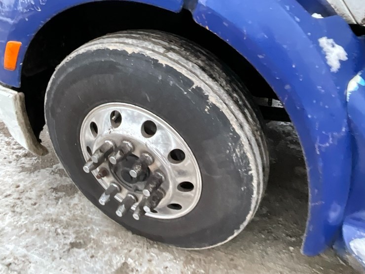 2015-peterbilt-579-image-18