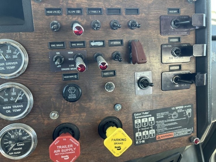 1997-peterbilt-567-image-26