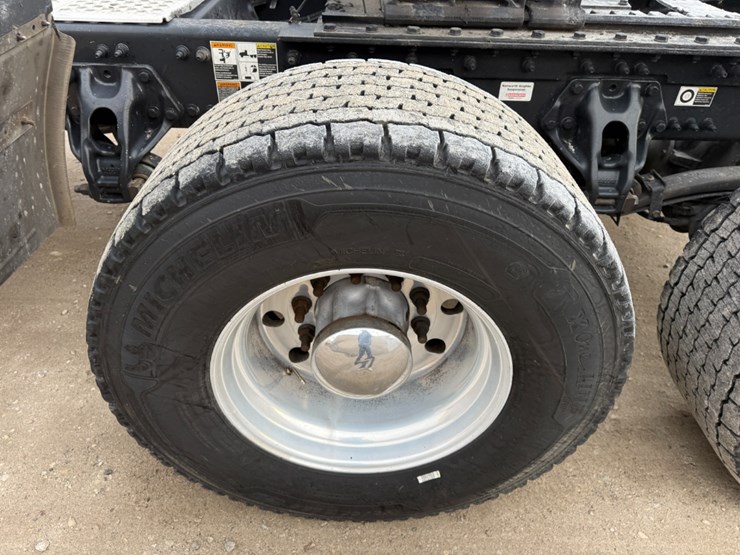 2020-kenworth-t680-image-9