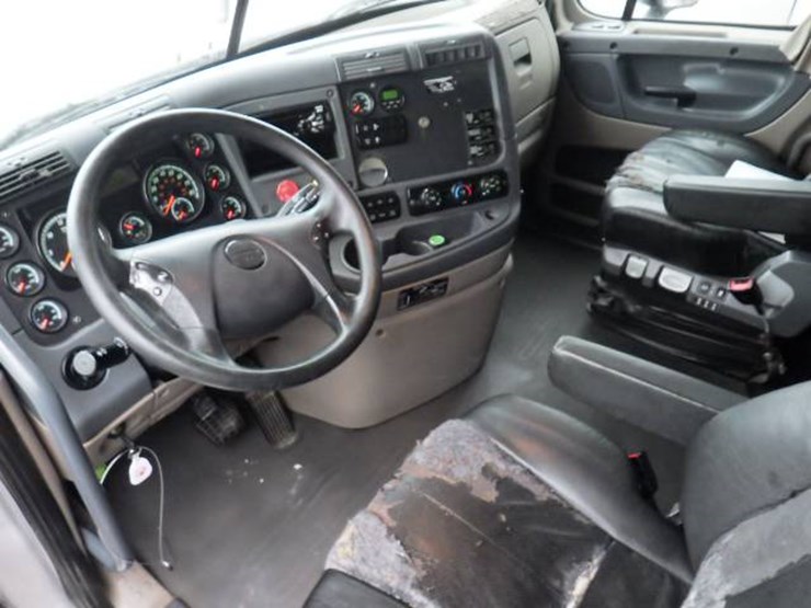 2019-freightliner-cascadia-125-image-19