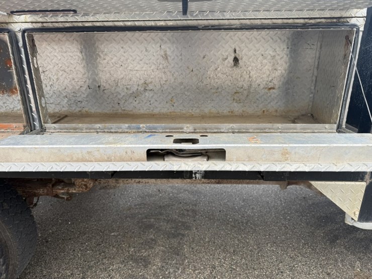 2011-ford-f550-image-24