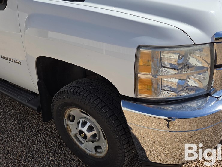 2011-chevrolet-silverado-2500-image-14