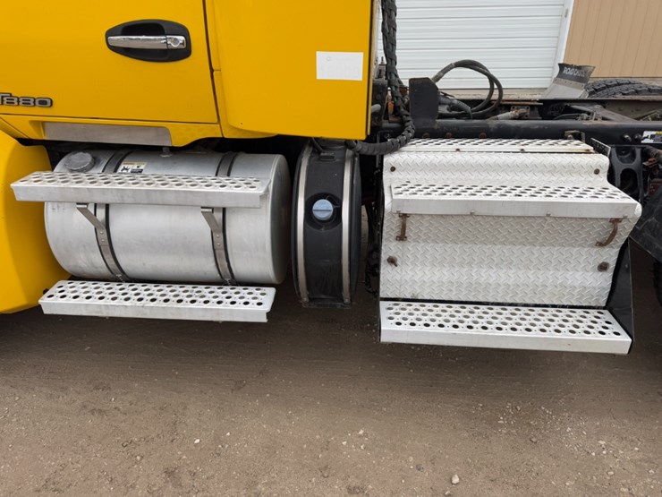 2019-kenworth-t880-image-8