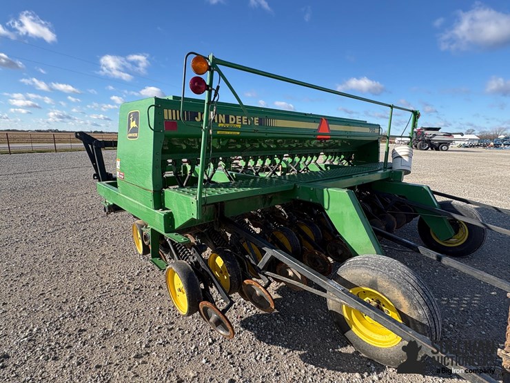 john-deere-750-image-11