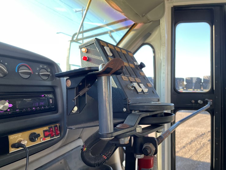 #1071-•-1999-chevy-short-bus-(has-wi-title)-image-32