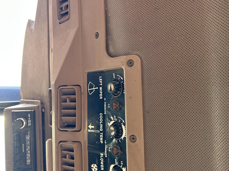 1983-john-deere-4650-image-52