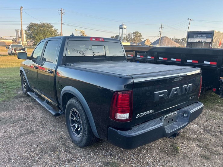 2016-ram-1500-rebel-image-3