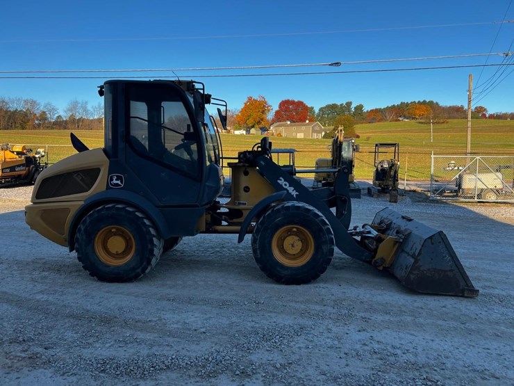 2011-deere-204k-image-6