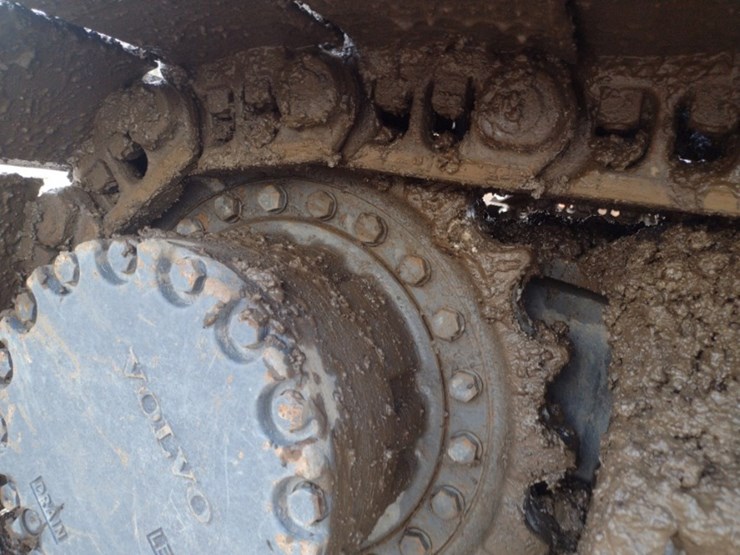 volvo-ec220e-lr-image-23